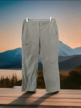 L.L. Bean Women's Comfort Trail Pants Size 6P Khaki